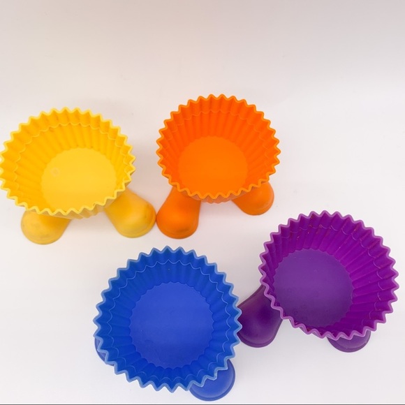 Whimsical Silicone Cupcake Muffin Baking Cups. - Picture 4 of 4